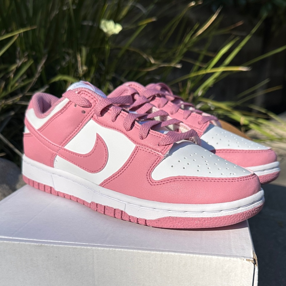 🌟 BRAND NEW Pink & White Nikes 💓